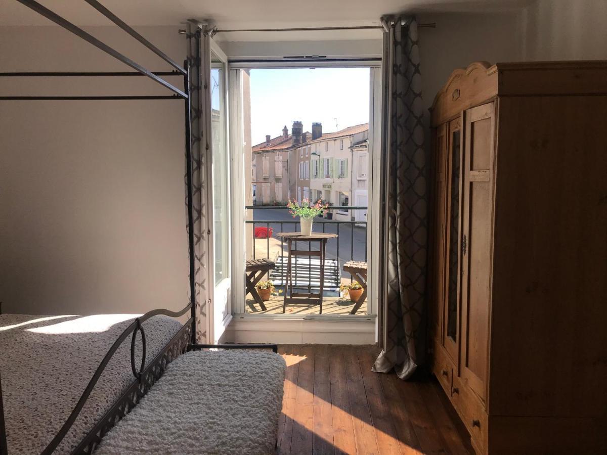הוילה Montembœuf Le Petit Maison מראה חיצוני תמונה