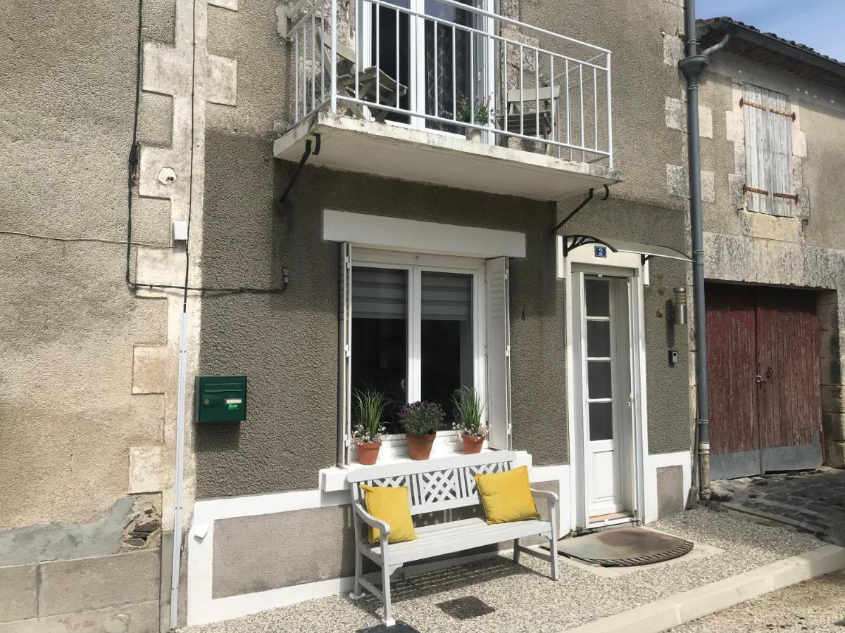 הוילה Montembœuf Le Petit Maison מראה חיצוני תמונה